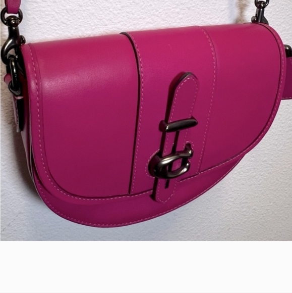Coach, pink, glove tanned leather, with black gunmetal hardware. - Picture 2 of 13